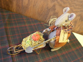 Fall Mouse With Wheel Barrow